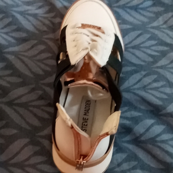 Steve Madden rose gold sneaker sandals - Picture 2 of 8